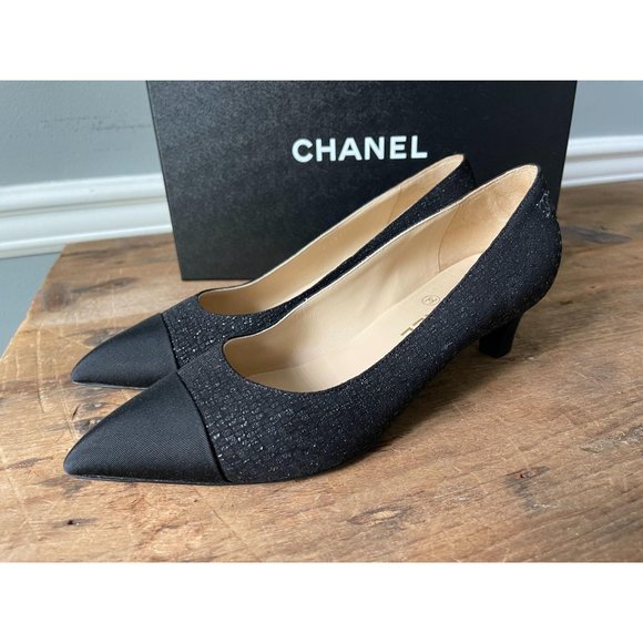 Gabrielle CHANEL Coco Black Tweed Cap Toe Low Pump - Picture 2 of 13